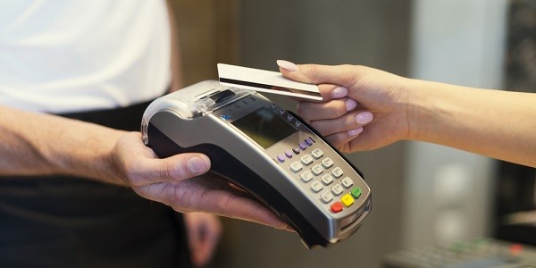 Pagamenti elettronici, nuove regole dal 2026: come abbinare registratori di cassa e POS